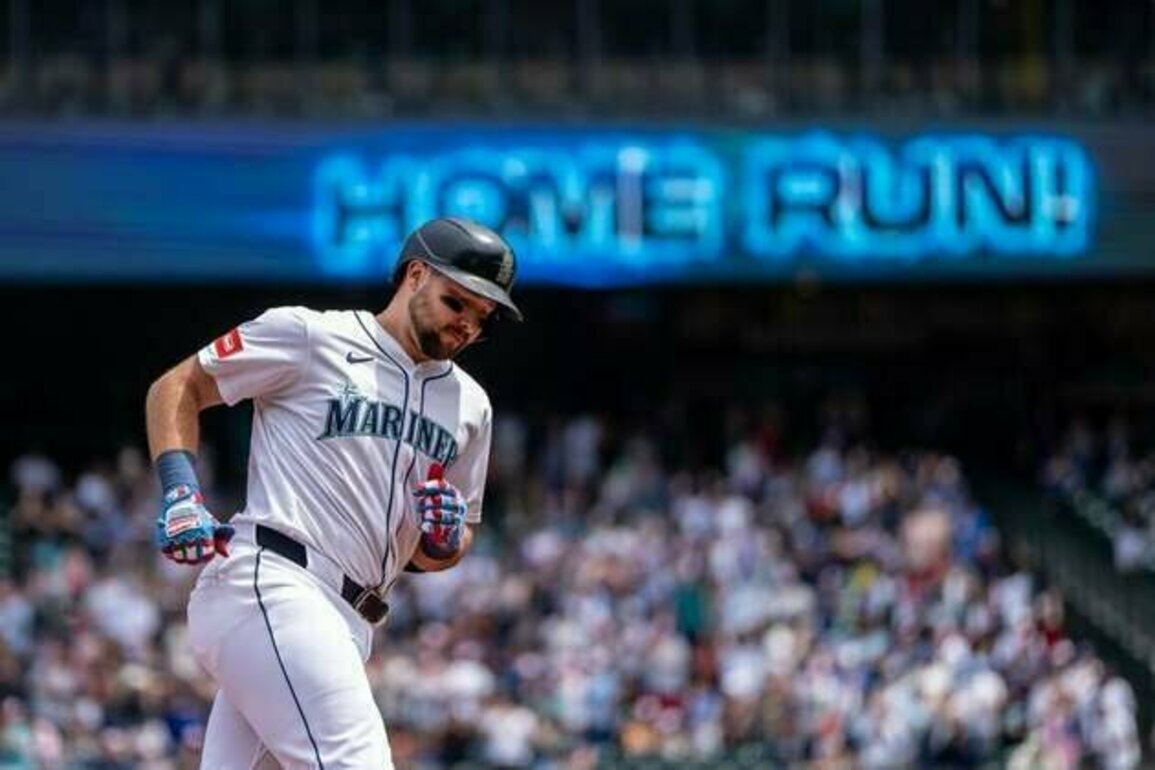 Mariners' Cal Raleigh ready to take aim at Yankees