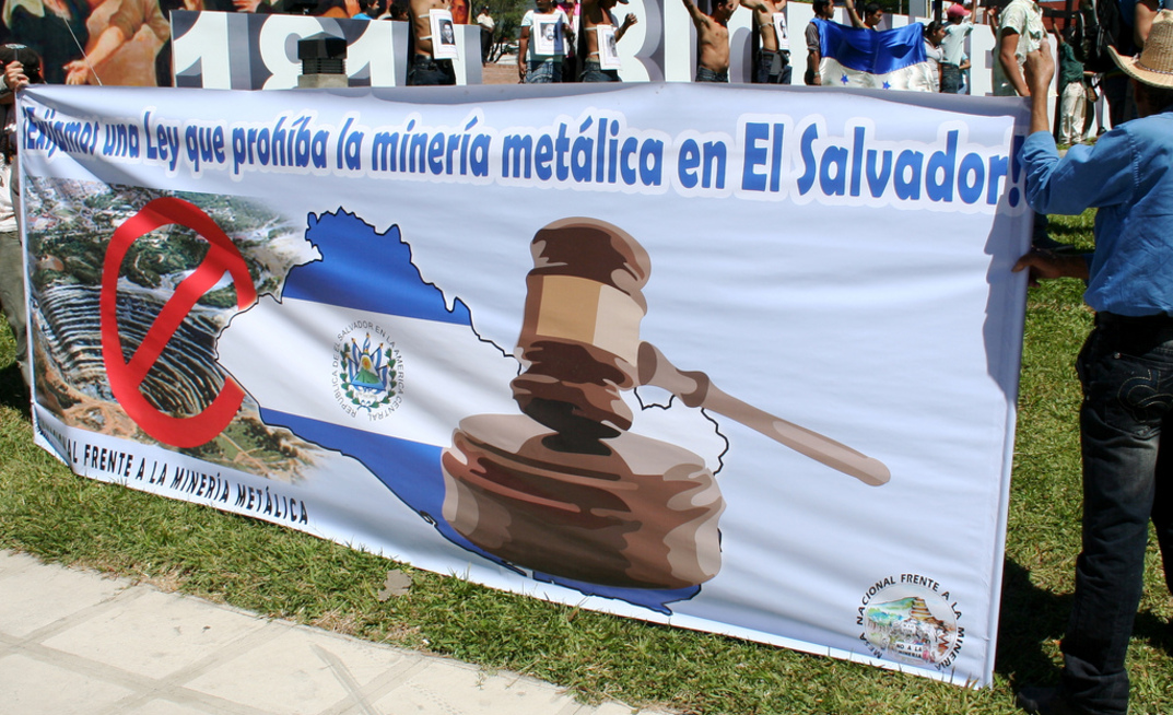 Anti-mining protestors in El Salvador 2016