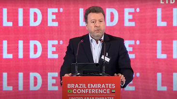 Alexandre D'Ambrosio em conferência nos Emirados Árabes Unidos