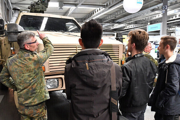 German army invites nearly 200,000 young people to join