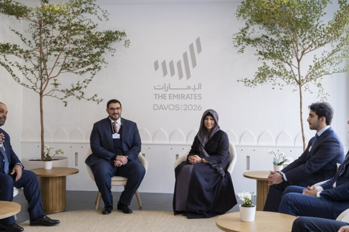 Latifa bint Mohammed meets with Bahraini delegation participating in World Economic Forum in Davos