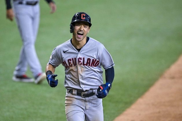 Guardians sweep Rangers, clinch AL Central title