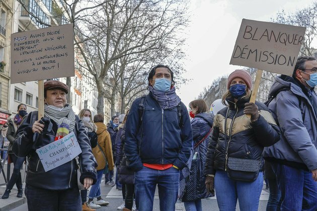 Teachers strike over govt&#039;s impossible Covid strategy
