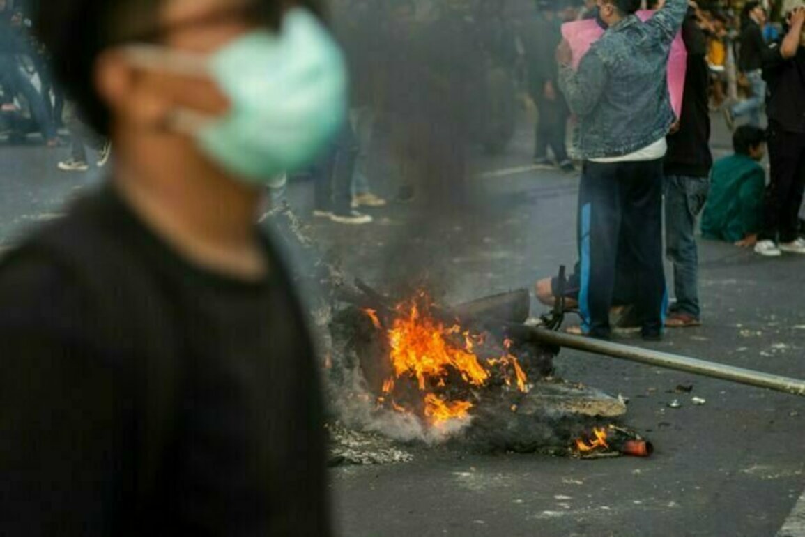 Buruknya demokrasi Indonesia setelah Orde Baru: dampak dari 'negara bayangan'