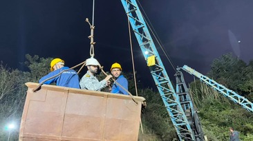 Rescuers at the "illegal" mine in Assam