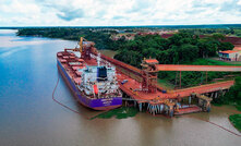 Embarque de bauxita da mina de Juruti da Alcoa, no PA