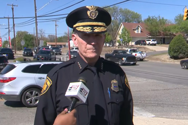 Handcuffed suspect shoots himself in back of San Antonio patrol car