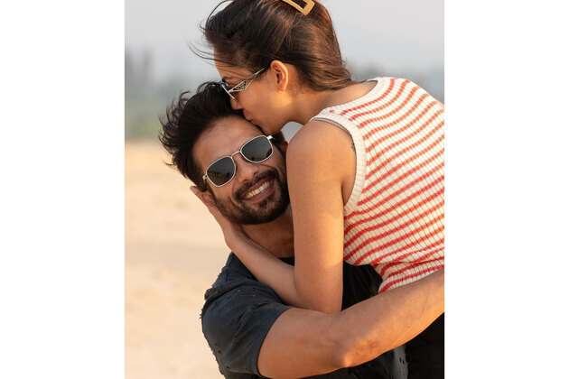 Mira Kapoor's birthday post for Shahid Kapoor includes mushy pics, fans call them "adorable couple"