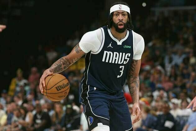 Report: Mavs' Anthony Davis had surgery for detached retina