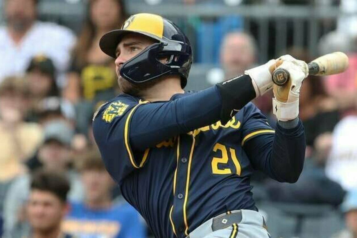 Well-timed doubles key Brewers rally over Pirates