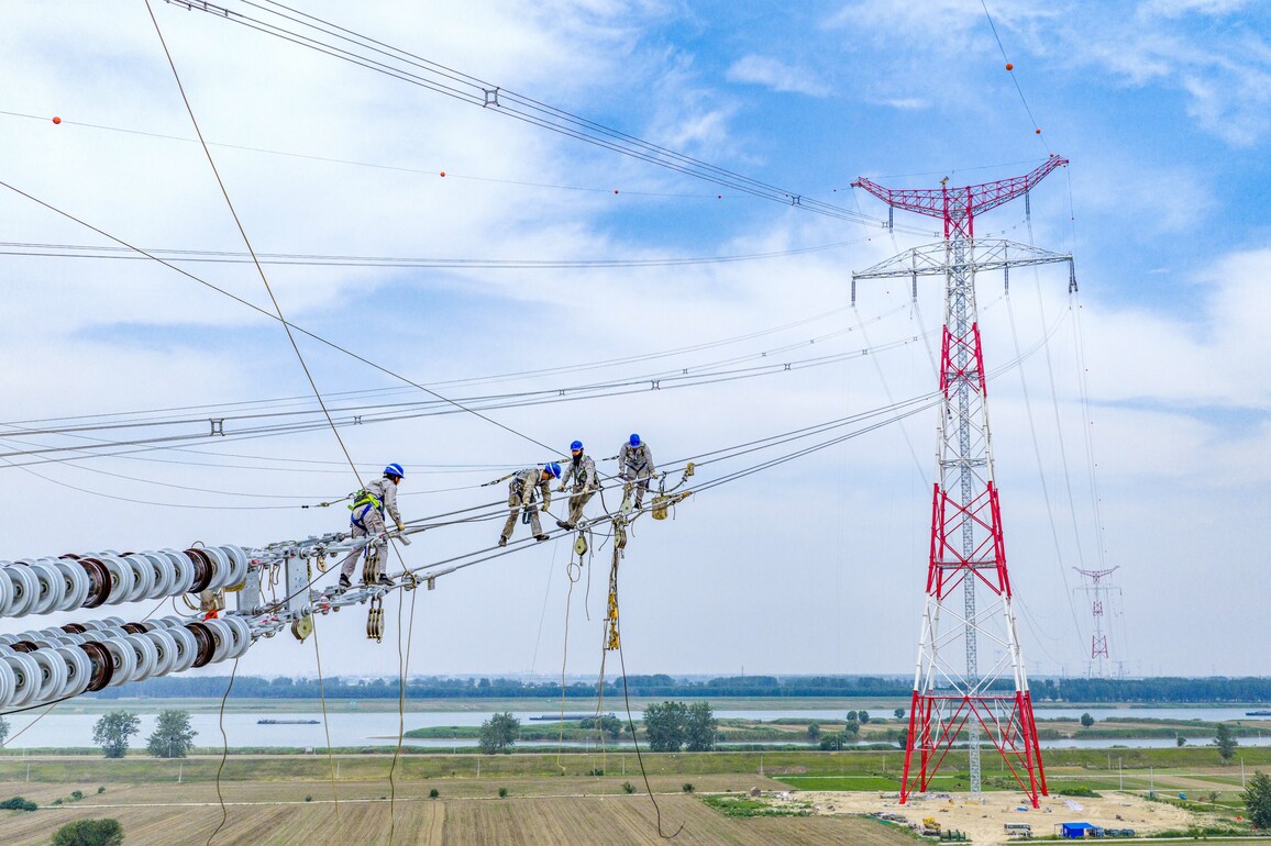 CHINA-ANHUI-POWER LINE-RIVER CROSSING (CN)
