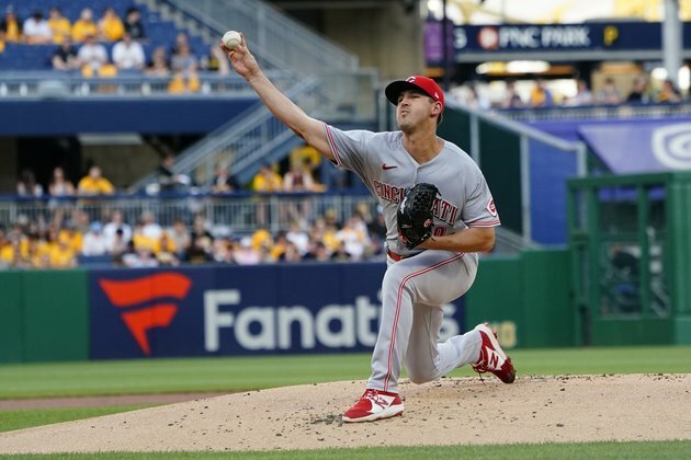 Reds chase two-game Ohio Cup sweep of Guardians