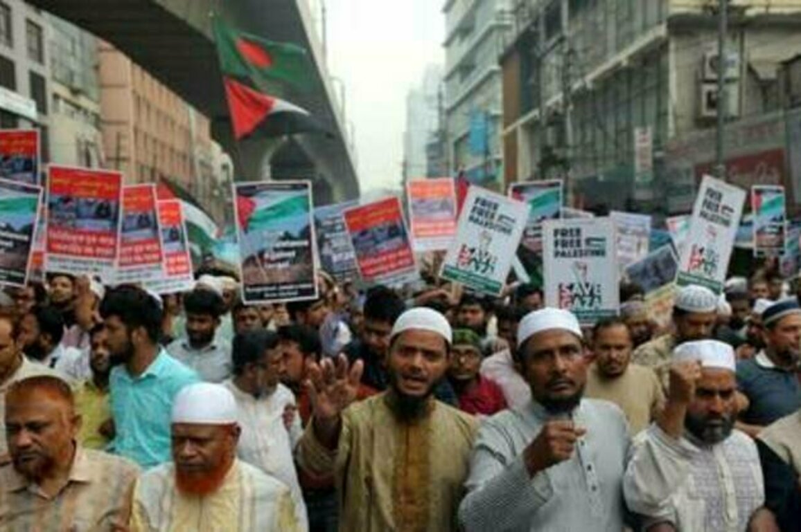 Bangladesh's top court lifts ban on largest Muslim party