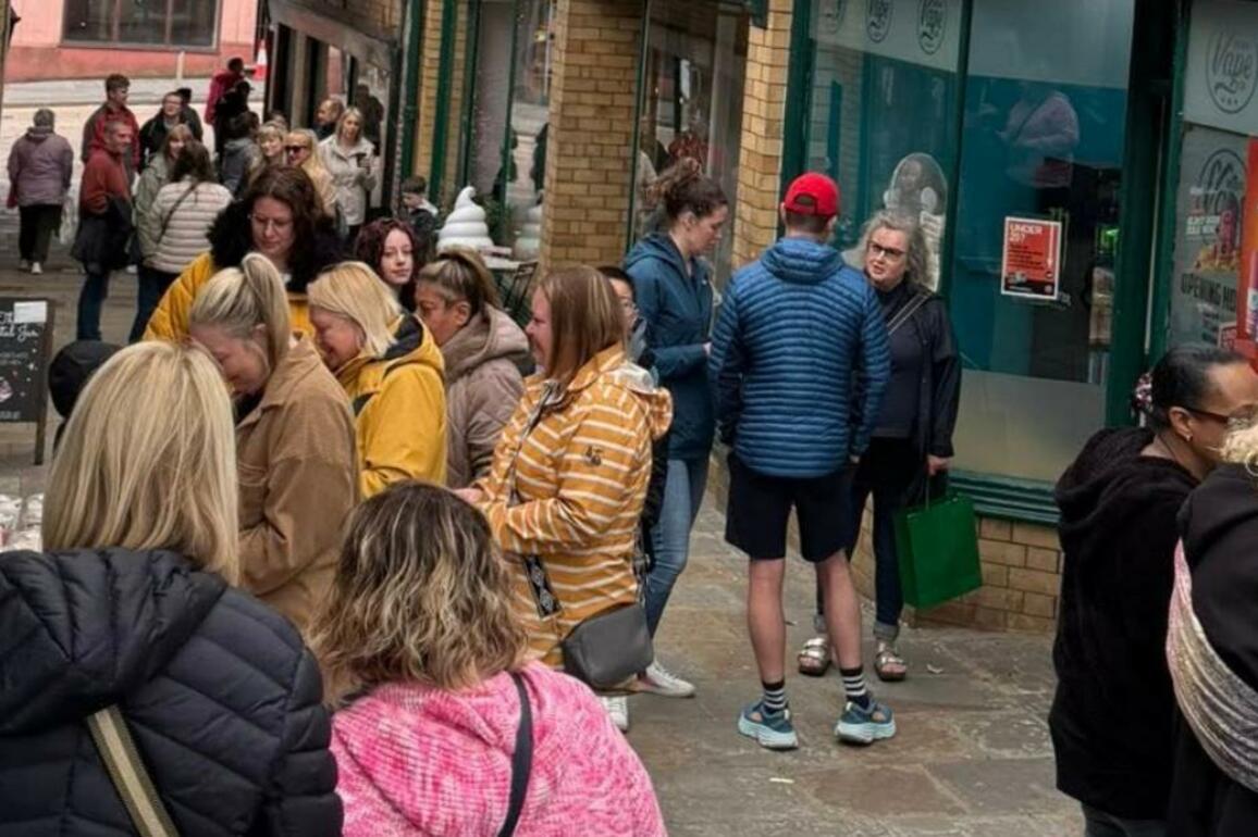 Ammanford Farmers Market attracts huge crowds to town centre