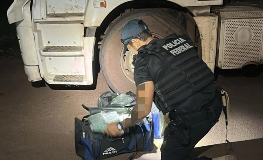 PF flagrou droga escondida em caminhão de minério no MS