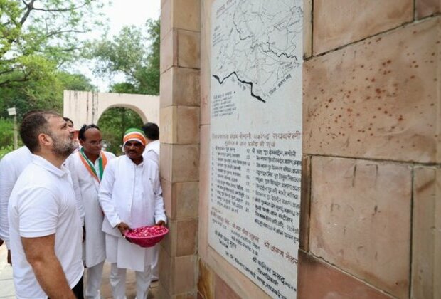 Rahul Gandhi pays tribute at Shaheed Smarak Park in Raebareli