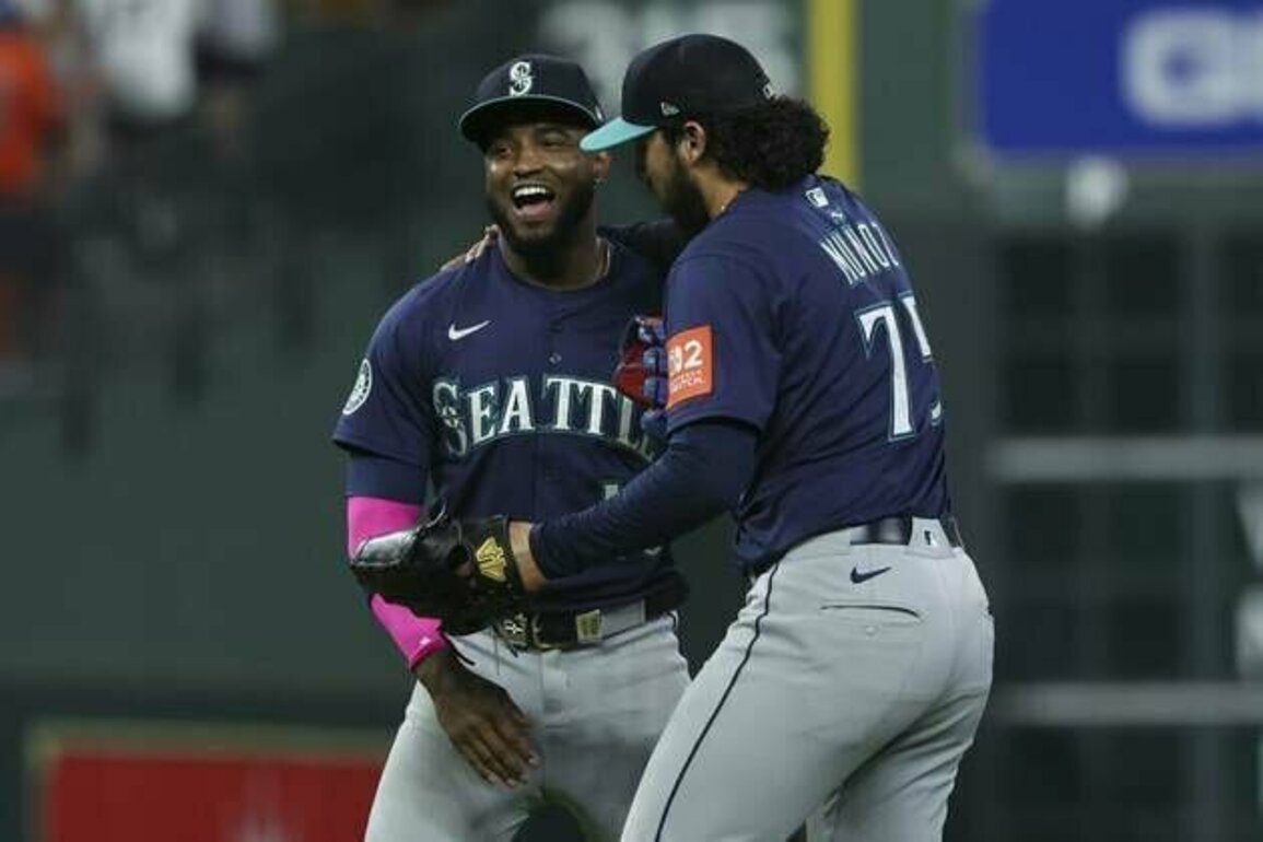 Red-hot Mariners 'take care of business' ahead of finale vs. Astros