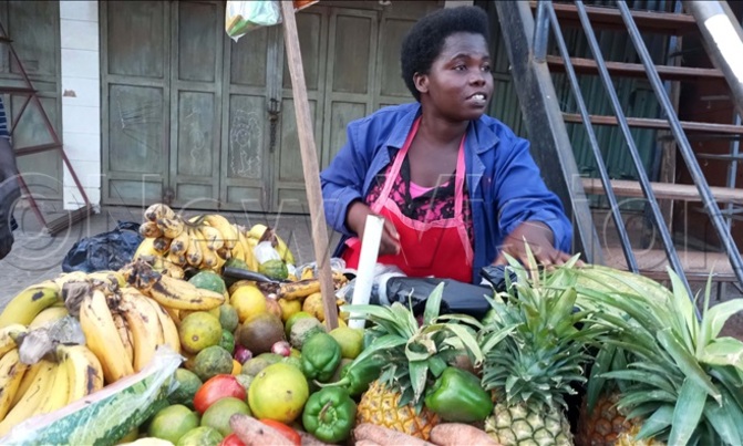 Roadside fruit vendors target city walkers Roadside fruit vendors target city walkers