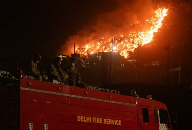 Massive fire erupts at Delhi&#039;s mount of shame