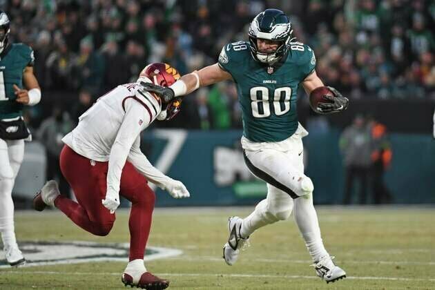 Report: Eagles TE Dallas Goedert (knee) misses Wednesday practice