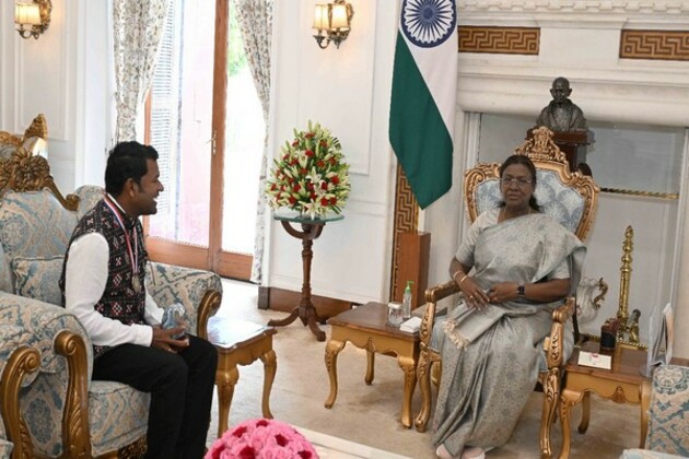 Sand artist Sudarsan Pattnaik calls on President Droupadi Murmu at Rashtrapati Bhavan