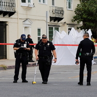 (SpotNews) U.S.-LOS ANGELES-GROCERY STORE-CAR CRASH