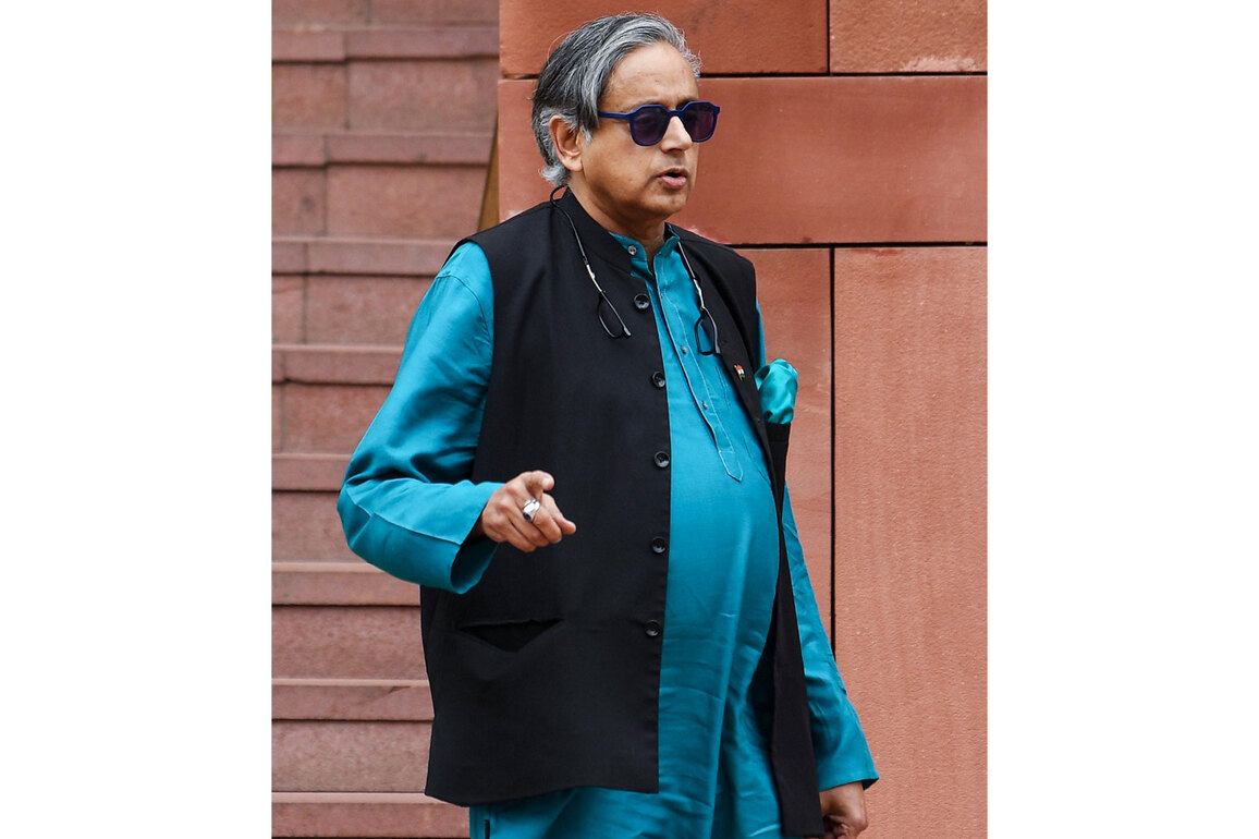 Cong MP Tharoor unaware of receiving "Veer Savarkar Award"
