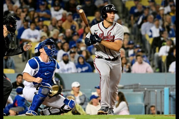 Freddie Freeman's first Dodgers homer comes in win over Braves