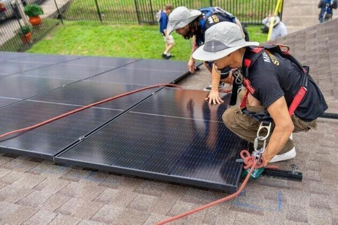 Solar-Powered 'Hub Homes' Help Houston Residents Brace for Climate Emergencies