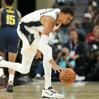 Young stars take center stage as Spurs, Mavericks clash