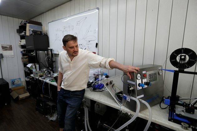 Czech Volunteers Develop Functioning Lung Ventilator n Days