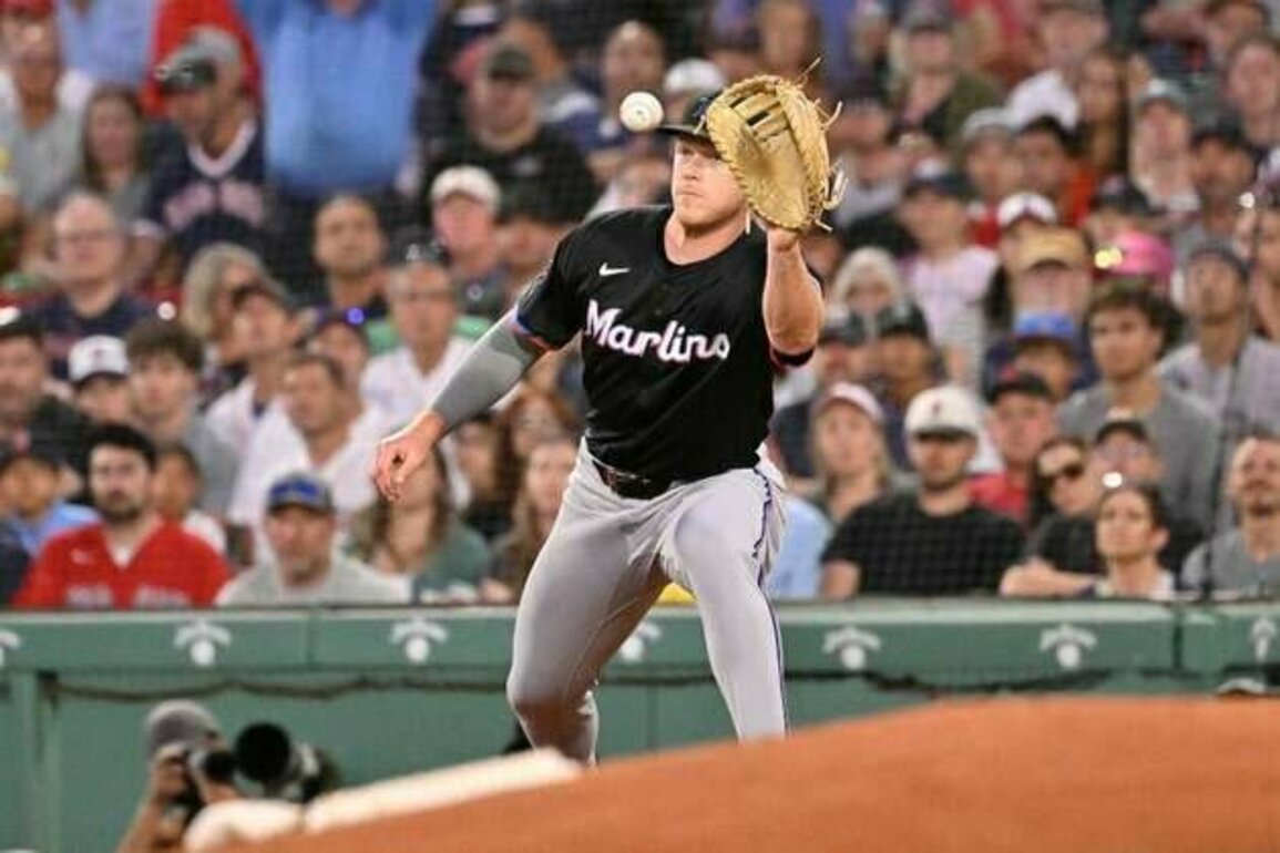 Trevor Story rallies Red Sox past Marlins
