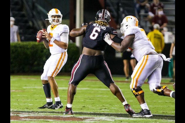 No. 16 Tennessee holds on to defeat South Carolina