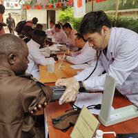 (Hello Africa) Chinese medical team brings health and warmth to Gambians