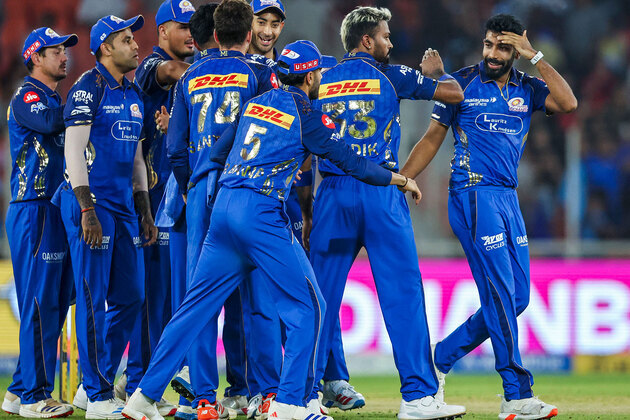 Mumbai Indians players to wear black armbands in SRH match after death of staff member's daughter