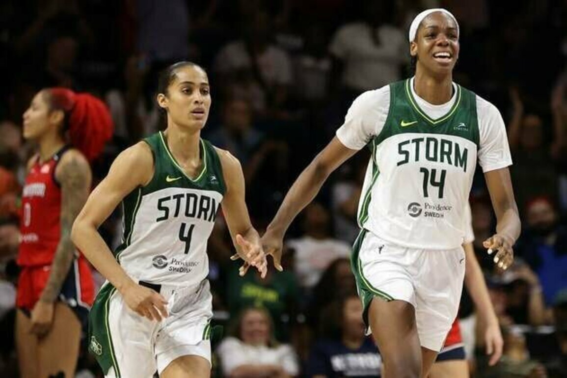 Skylar Diggins, Storm go for season sweep of reeling Sky