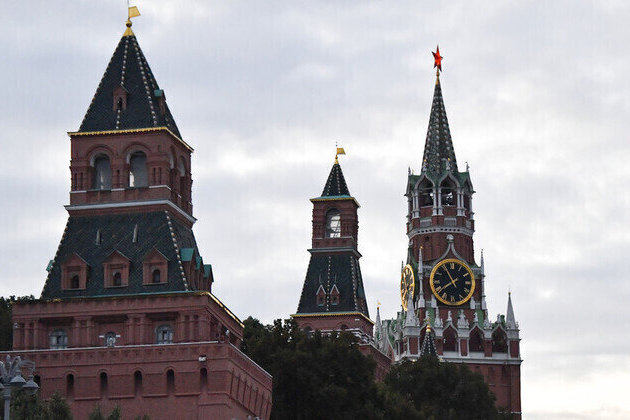 Kremlin shrugs off Trumps sanctions comments