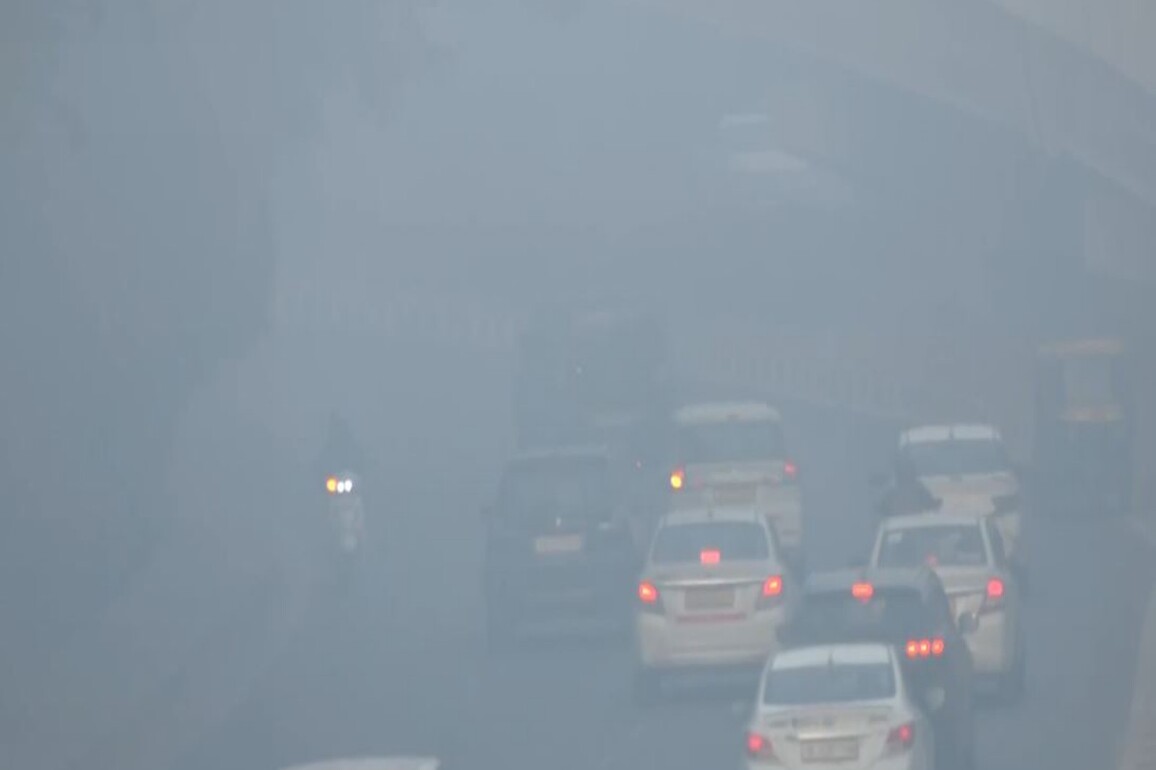 Delhi freezes as cold wave intensifies, AQI remains in 'very poor' category