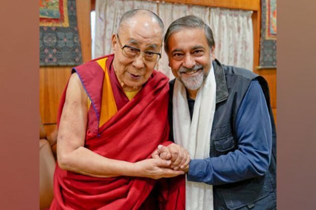 US academic Vivek Wadhwa thanks Dalai Lama for his humanitarian efforts