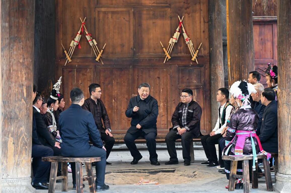 Xi Story: A chat on the village bench