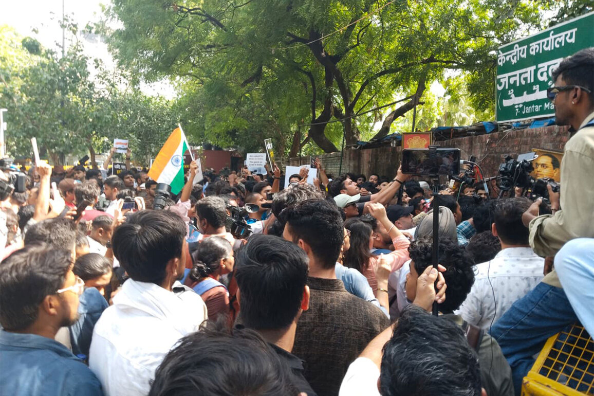 Cockroach Janta Party begins protest at Jantar Mantar, demands Dharmendra Pradhan's resignation