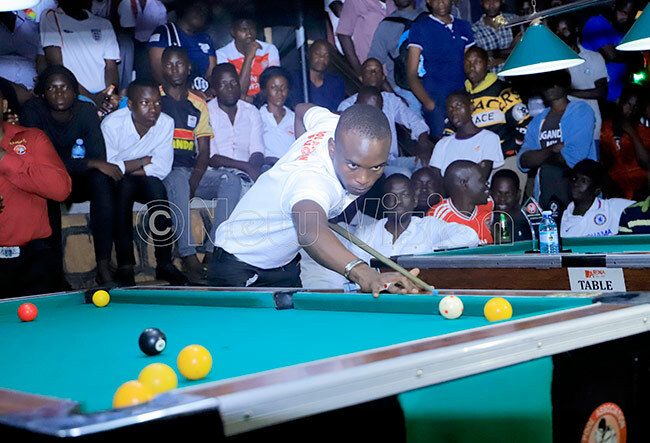  ansoor wanika aims for a target during the finals of the ew ears ampala pen ool tournament  at rena  club on unday e beat ustafa wire  74 in the final