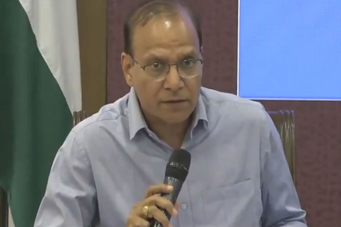 "2 LPG carrier vessels crossed Strait of Hormuz, expected to arrive at Kandla Port on May 16": Shipping Ministry