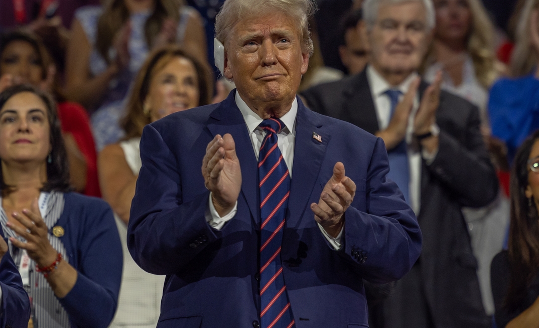 Gold falls as Trump softens China tariff and US Fed threats   