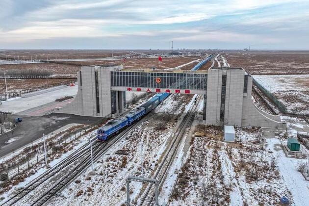 Interview: Russia-China border cooperation vibrant with more potential to be tapped, says regional governor