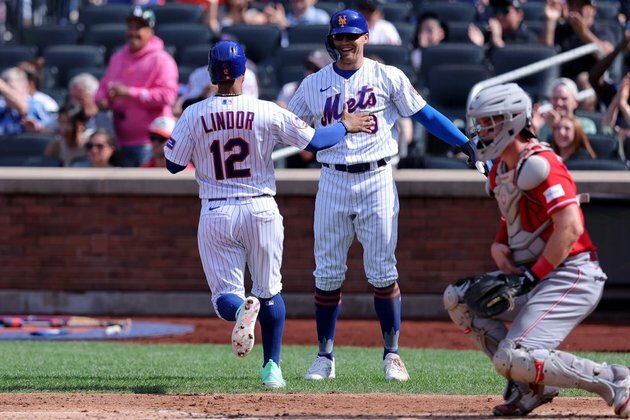Mets play spoiler, put away Reds 8-4
