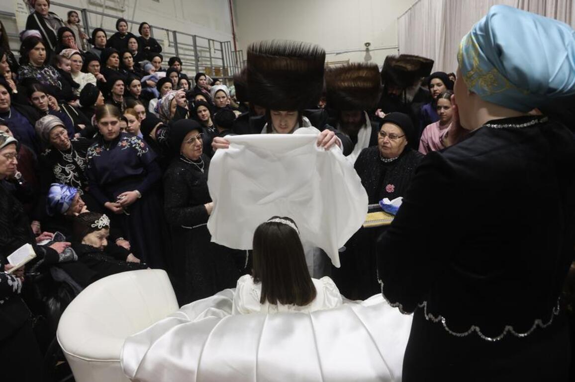 Mideast in Pictures: One of largest traditional Jewish weddings held near Jerusalem