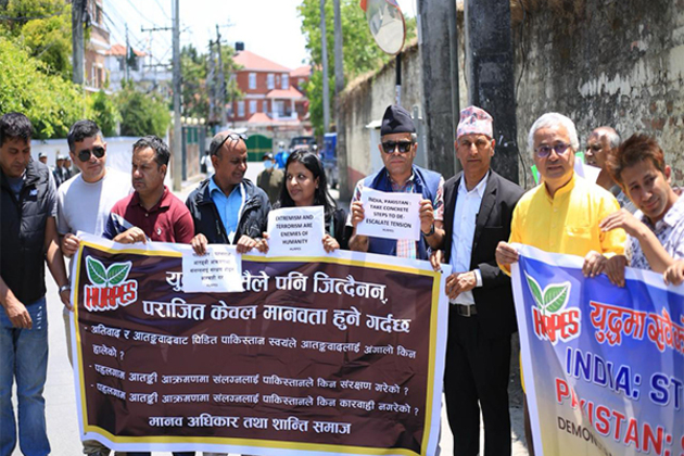 Nepali human rights activists protest in front of Pakistan Embassy in Kathmandu, calls for de-escalation
