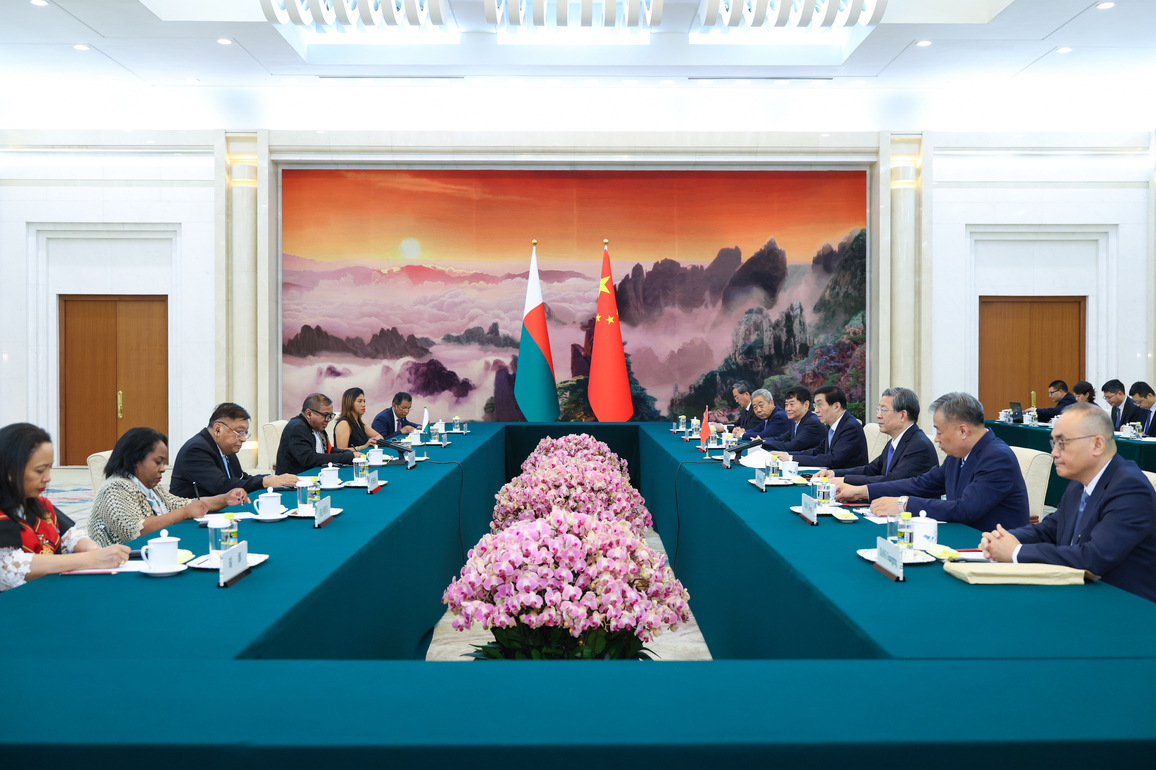 CHINA-BEIJING-WANG HUNING-MADAGASCAR-PRESIDENT OF THE SENATE-MEETING (CN)