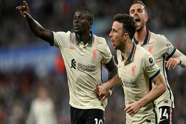 Premier League: Liverpool keep pressure on Manchester City after win against Aston Villa
